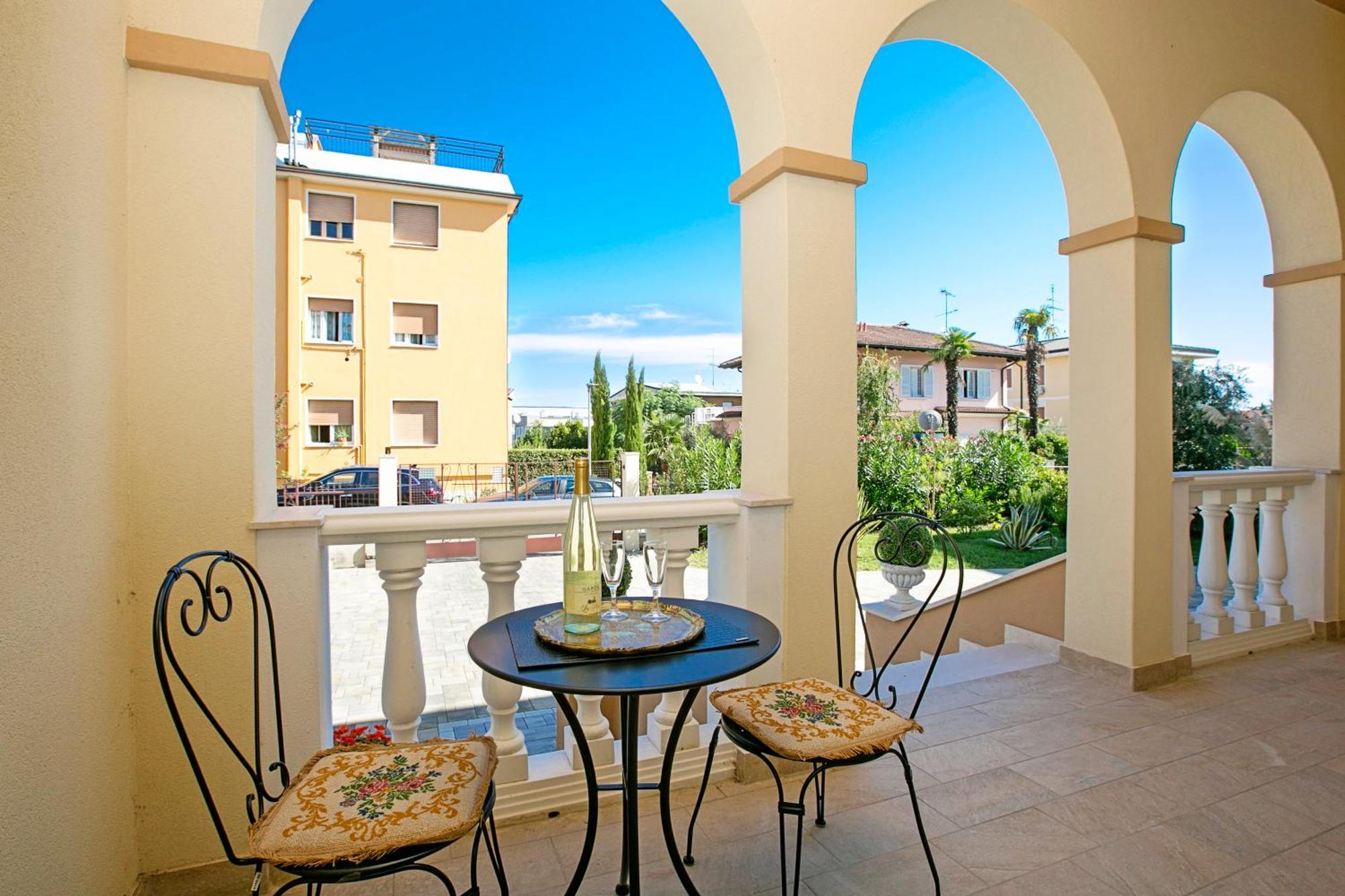 Villa Mimosa - Appartamento 1 - Happy Rentals Desenzano del Garda Dış mekan fotoğraf