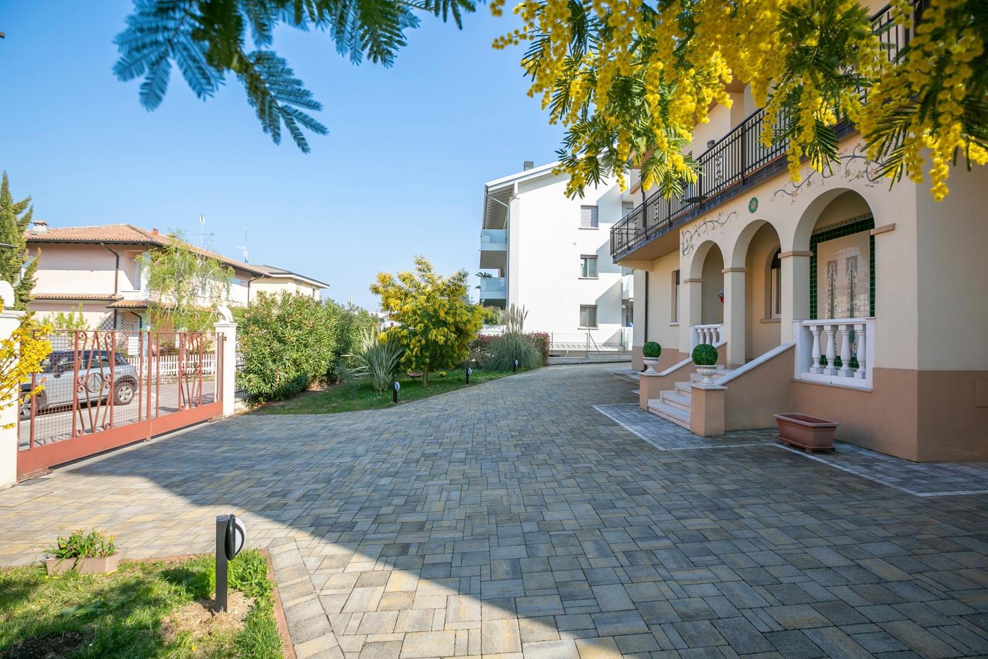 Villa Mimosa - Appartamento 1 - Happy Rentals Desenzano del Garda Dış mekan fotoğraf